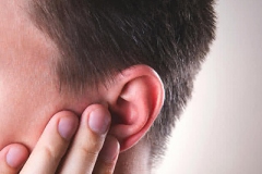 EARDRUMPERFORATION